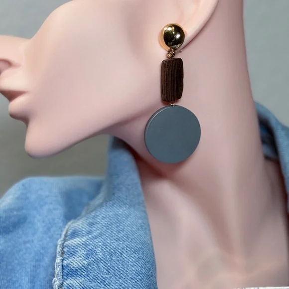 ⚜️🪵 Gold and Gray Statement Earrings ❤️🔥 - Picture 6 of 6